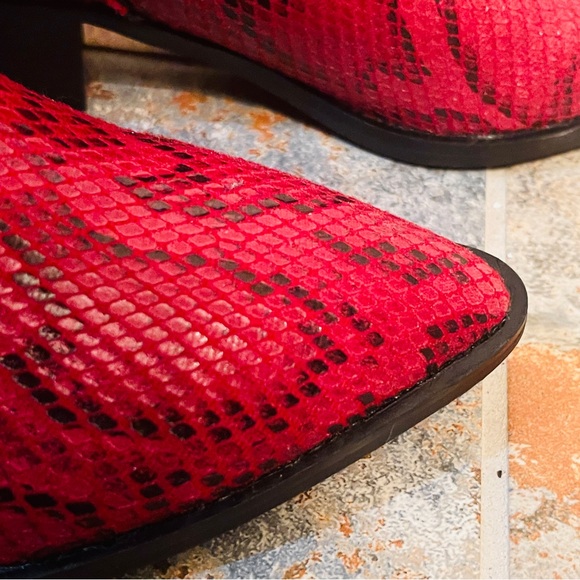 🐦‍🔥NWOT! Gorgeous Sugar Split Side Python Red & Black Pointed Toe Booties! - Picture 12 of 14